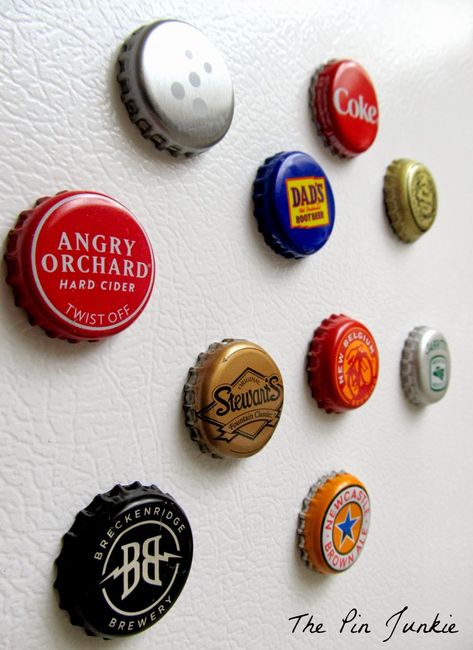 Beer Crafts, Beer Bottle Crafts, Diy Bottle Cap Crafts, Beer Cap Art, Bottle Cap Projects, Hantverk Diy, Bottle Cap Magnets, Reuse Plastic Bottles, Cadeau Parents