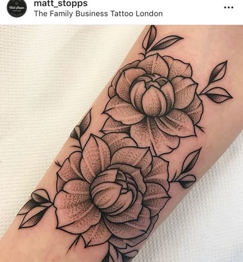 Forearm Flower Tattoo, Medusa Tattoo Design, Magic Runes, Tattoo Shading, Realistic Tattoo Sleeve, Retro Tattoos, Tattoo Templates, Floral Tattoo Sleeve, Desenho Tattoo