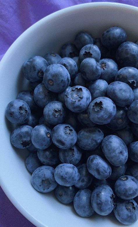 Blueberry Video, Fresh Groceries, Fruit Photography, Healthy Food Motivation, Fruit And Veg, Food Obsession, Pretty Food, Food Menu, Mad Men