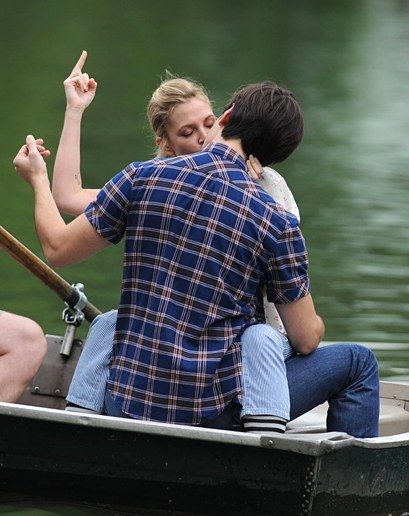 yes. Best Movie Kisses, Movie Kisses, Justin Long, Only In America, Paparazzi Photos, Bad Attitude, Perfect People, Drew Barrymore, Row Boat