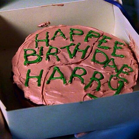 Harry Potter Pasta, Birthday Cake 19, Birthday Cake Homemade, Harry Potter Youtube, Happy Birthday Harry Potter, Harry Potter Birthday Cake, Butter Beer, Harry Potter Golden Snitch, Harry Birthday