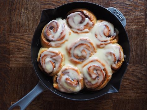 Cinnamon rolls with cream cheese frosting – earl grey thursday Cinnamon Rolls With Cream Cheese, Cinnamon Rolls With Cream, Famous Amos, Mrs Fields, Make Cream Cheese, Fun Buns, With Cream Cheese Frosting, Shopping Malls, Earl Grey