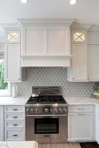 Kitchen Hood Ideas, Kitchen Hood Design, Kitchen Vent Hood, Oven Hood, Hood Ideas, Kitchen Vent, White Kitchen Backsplash, Kitchen Exhaust, Kitchen Hood