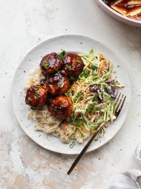 Sticky BBQ Chicken Meatballs with Broccoli Slaw Meals With Broccoli Slaw, Veggie Bowl Dinner, Bbq Meatball Dinner Ideas, Bbq Chicken Meatballs, Meatballs With Broccoli, Sticky Bbq Chicken, Back To School Dinners, Bbq Meatballs, Tangy Bbq Sauce