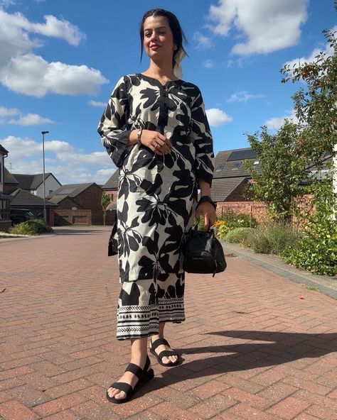 Kiran looking absolutely gorgeous in this best seller lawn coord set Shop : www.brandaffection.uk Link in bio 👆 Printed Silk Fabric, Coord Set, Luxury Printing, Basic Wear, Silk Trousers, Black Silk, Best Seller, Silk Fabric, Silk Printing