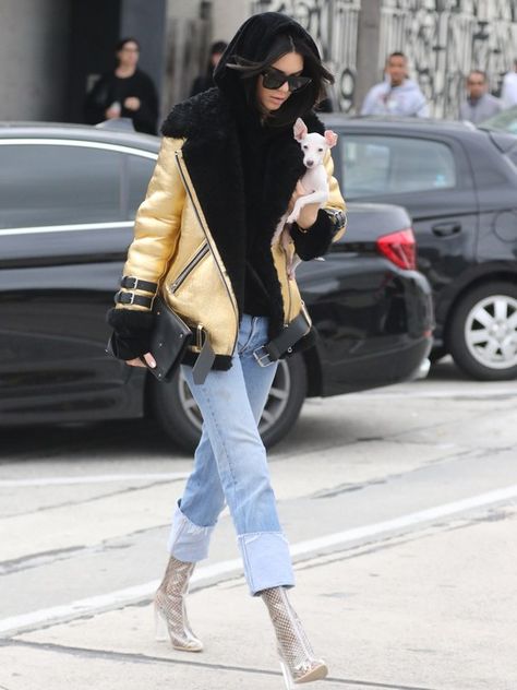 While this fashion accessory looks best when worn with a pair of strappy heels or combat boots, Kendall Jenner has shown us a fresh new way to try this '90s trend in 2017. During a recent outing in Los Angeles, the model stepped out wearing white fishnet socks and a pair of transparent, Perplex-heel boots by British brand Ego. Kendall Jenner Winter, Kendall Jenner Outfits Winter, Kendall Jenner Winter Outfits, Sock Boots Outfit, Clear Boots, Estilo Kardashian, Kendall Jenner Street Style, Looks Jeans, Robert Kardashian