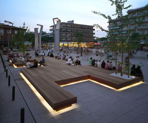 A Large Bench Serves As A Gathering Place In This Town Square Urban Furniture Design, Outdoor Stage, Public Space Design, Urban Landscape Design, Archi Design, Work Images, Spring Decoration, Public Seating, Restaurant Logo