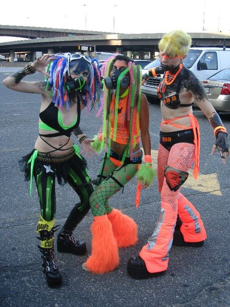 Scene Kid Outfits, 90s Rave Fashion, Mad Max Cosplay, Rave Bae, Cybergoth Style, Rave Fit, 90s Rave, Rave Fits, Rave Clothes