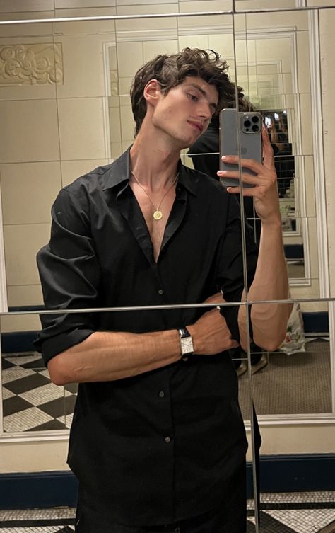 Male Selfie Poses Aesthetic, Moritz Hau Instagram, Moritz Hau Aesthetic, Boy Selfie Poses, Mortiz Hau, Boy Mirror Selfie, Moritz Hau, Atlas Corrigan, Boyfriends Be Like