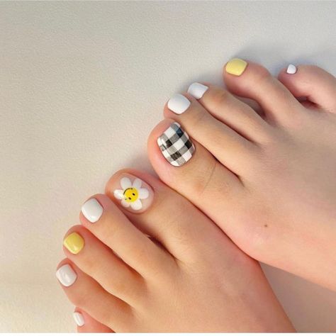 toenail designs, feet nails design, toe nail designs 2022, daisy toe nail art, cute toe nails white, cute toe nail colors, toe nail ideas 2022, feet nails manicure, toe nail designs summer 2022, toe nail designs, pedicure 2022, cute toe nail designs, summer toe nails, cute toe nail designs easy, cute toe nail designs for summer, daisy toe nails Glitter Toe Nails, Simple Toe Nails, Feet Nail Design, Gel Toe Nails, Pretty Toe Nails, Hello Nails, Cute Toe Nails, Pedicure Designs, White Nail