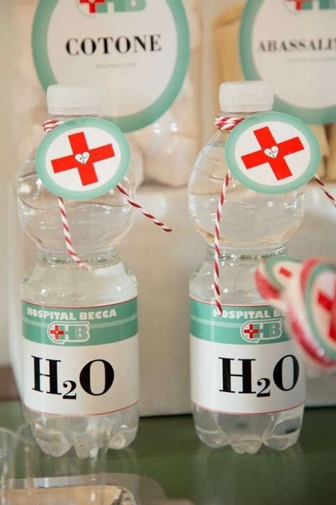 Medical School Graduation Party Ideas, Medical Themed Parties, Nurse Grad Parties, Nurse Graduation Party Decorations, Medical Party, Doctor Party, Doctor Birthday, Nursing School Graduation Party, Nurse Party