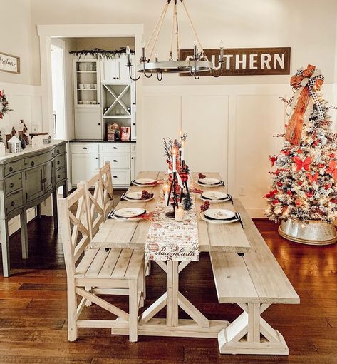 Dinner party decor your guests won't stop talking about. Natural Choice Sherwin Williams, Boho Paint Colors, Sherwin Williams Color Palette, Sherwin Williams White, Home Paint Color, Black Paint Color, Shoji White, Cowgirl Magazine, Off White Paints