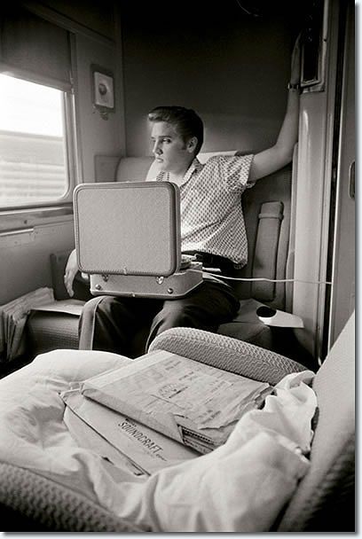 Elvis Presley listening to his portable phonograph on the train home from New York City (1956). Portable Record Player, Young Elvis, Elvis And Priscilla, Elvis Presley Photos, Priscilla Presley, Lisa Marie Presley, Rock N’roll, Memphis Tennessee, My Funny Valentine