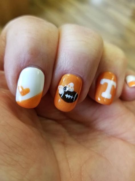 Tennessee Football Nails, Tennessee Vols Nails, Vols Nails, Tennessee Nails, Basketball Nails, Shellac Nail Designs, Sports Nails, Football Nails, Tennessee Orange