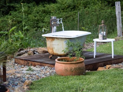 Outdoor Bathhouse, Outdoor Clawfoot Tub, Outside Bathtub, Beach Shack Interior, Shack Interior, Tiny Homestead, River Bath, Garden Bathtub, Alaska House