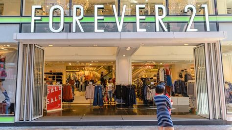 7 Ways To Make Anything From Forever 21 Look Really, Really Expensive - Large Editorial Image Types Of Fashion, Forever 21 Store, Wanda Nara, Cleaning Guide, Look Expensive, Price Is Right, Yoga Sports Bra, Active Wear Leggings, Home Store