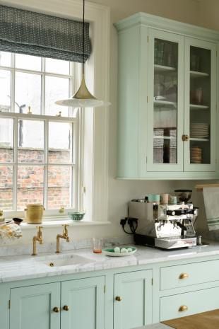 The York Townhouse Kitchen | deVOL Kitchens Classic English Kitchen, Shaker Kitchen Design, Mint Kitchen, Devol Kitchens, Home Coffee Stations, English Kitchens, Shaker Kitchen, Bespoke Kitchens, Stylish Kitchen