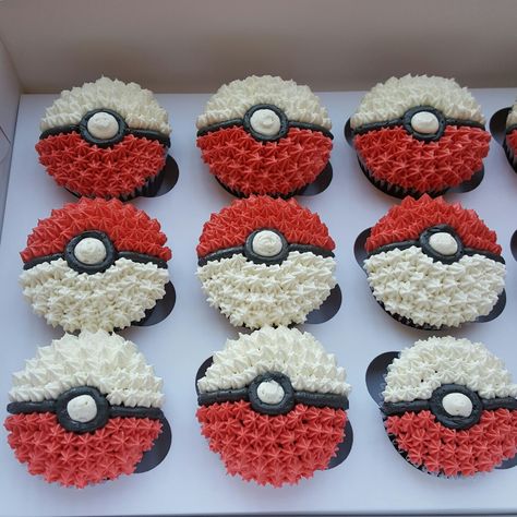 Pokemon Ball Cupcakes, Pokemon Baking Ideas, Cupcake Pokemon Cake, Pokemon Theme Cupcakes, Pokemon Cake And Cupcakes, Pikachu Birthday Cupcakes, Pokemon Birthday Party Cupcakes, Poke Ball Cupcakes, Pokemon Themed Desserts