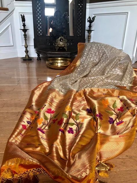 Banaras Silk Saree, Gold Silk Saree, Kanchi Saree, Kanchi Sarees, Banaras Sarees, New Saree Designs, Lehenga Blouse Designs, Khadi Saree, Silk Saree Kanchipuram