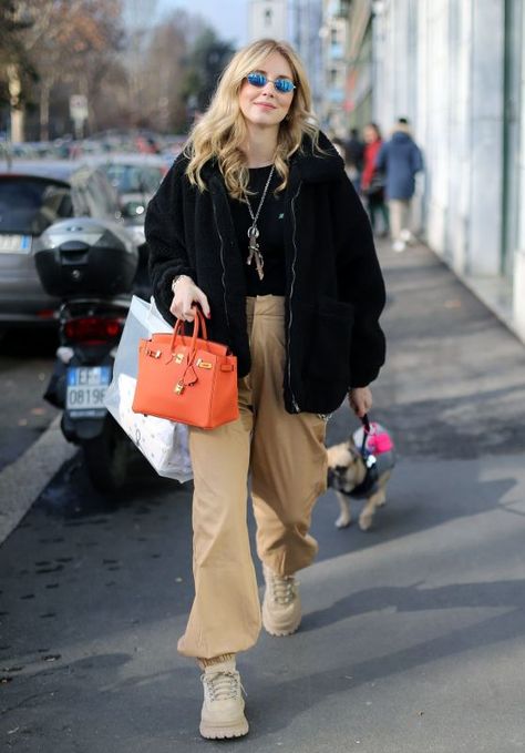 Orange Bag Outfit, Hermes Celebrities, Red Bag Outfit, Chiara Ferragni Style, Orange Purse, Bag Outfit, Elegant Dresses Classy, Milan Fashion Weeks, Clothes Outfits