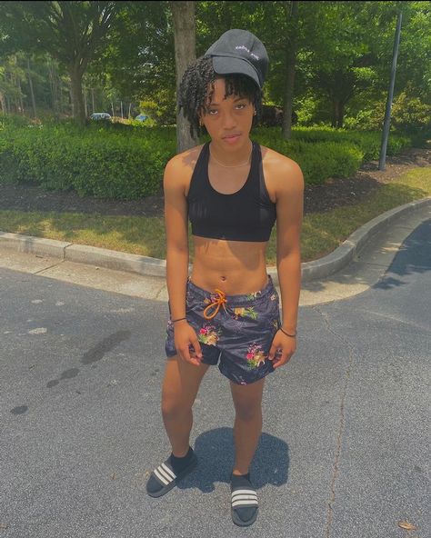 Stud Outfits Female Summer, Stud Beach Outfits, Masc Beach Outfits For Women, Stud Summer Outfits, Rappers Outfits, Black Studs Lesbians, Masc Girls, Cute Tomboy Outfits, Stud Lesbians