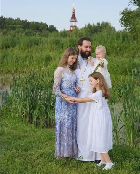 Orthodox Couple, Orthodox Marriage, Spiritual Men, Modest Christian Clothing, Orthodox Family, Christian Modesty, Biblical Artwork, Dream Marriage, Monastic Life