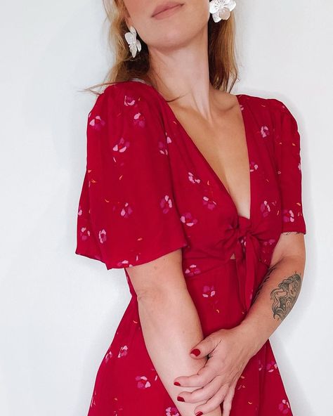 The perfect date (or Valentine’s Day!) dress is our latest arrival – a stunning red dress adorned with delicate flowers. Flutter sleeves, a… | Instagram The Perfect Date, Apricot Lane, January 27, Delicate Flowers, Perfect Date, Day Dress, Delicate Flower, Flutter Sleeves, Flutter Sleeve