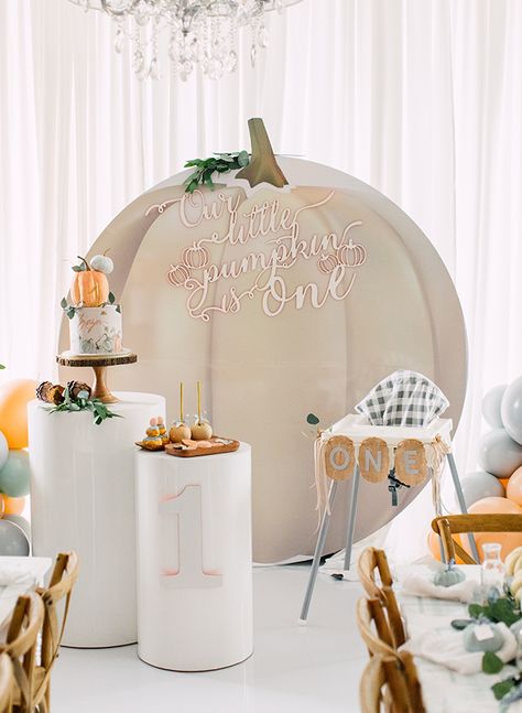 A Pumpkin Patch First Birthday Party - Inspired By This Pastel Pumpkin Birthday, Pumpkin Backdrop Ideas, Pumpkin Spice Birthday Party, Fall Kids Birthday Party Ideas, Pumpkin Patch First Birthday, Little Pumpkin Birthday Party, Pumpkin Backdrop, Pumpkin Patch Birthday Party, Pumpkin Patch Birthday