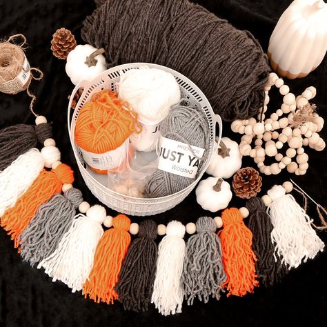 Fall Yarn Tassel Garland, How To Make Yarn Garland, Diy Fall Tassel Garland, Diy Fall Decor With Yarn, Fall Yarn Garland Diy, Halloween Yarn Garland Diy, Diy Fall Decor For Classroom, Fall Crafts Garland, Yarn Fall Decor