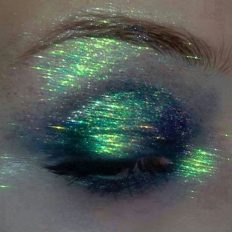 Yvette Aesthetic, Slytherin Pictures, Green Eye Makeup, Funky Makeup, Galaxy Makeup, Colors Aesthetic, High Characters, Green Stuff, Cool Makeup Looks