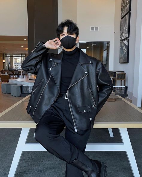 JJang E on Instagram: “Leather jacket and turtleneck supremacy Swipe to see the full fit” E-boy Outfit, Jacket Outfit Men, Korean Men Fashion, Leather Jacket Outfit Men, Leather Jacket Outfit, Aesthetic Outfit Ideas, Street Style Outfits Men, Leather Jacket Outfits, Mens Fashion Streetwear