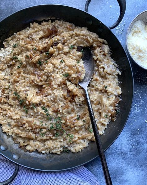 Caramelized Onion Risotto - What's Gaby Cooking Onion Risotto, Indulgent Recipes, Meal Plan Week, Christmas Dinner Ideas, Whats Gaby Cooking, Christmas Dinner Menu, Italian Foods, Caramelized Onion, Risotto Recipes