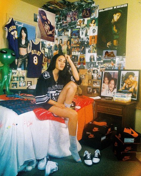 90s Room Ideas, 90s Themed Room, Shooting House, Aleali May, Cholo Art, Hoop Dreams, Room Redesign, Space Room, Tshirt Art