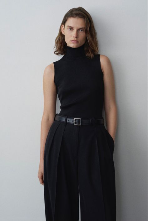 Classic Edgy Outfits, Minimalist Summer Style, Monochrome Fashion, 60 Fashion, Black Turtleneck, All Black Outfit, Edgy Outfits, Classic Outfits, Work Attire