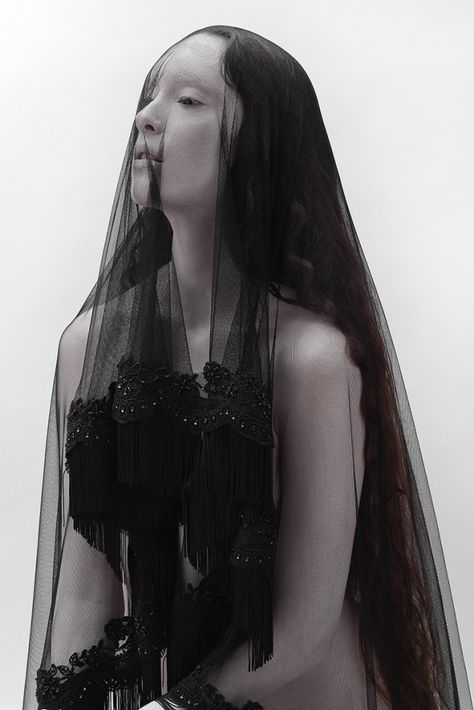 beautiful savage Under The Veil, Yennefer Of Vengerberg, 남자 몸, Haruki Murakami, Vintage Horror, Black Veil, Dark Photography, Dark Beauty, Foto Inspiration