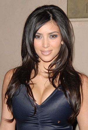 Sexy blow out with lots of body. Achieve the volume by teasing the back section of hair Kim Kardashian Haircut, Kim Kardashian Hairstyles, Kardashian Hairstyles, Kris Humphries, Old Hollywood Hair, Kim Kardashian Hair, Kardashian Hair, Hollywood Hair, Latest Haircuts