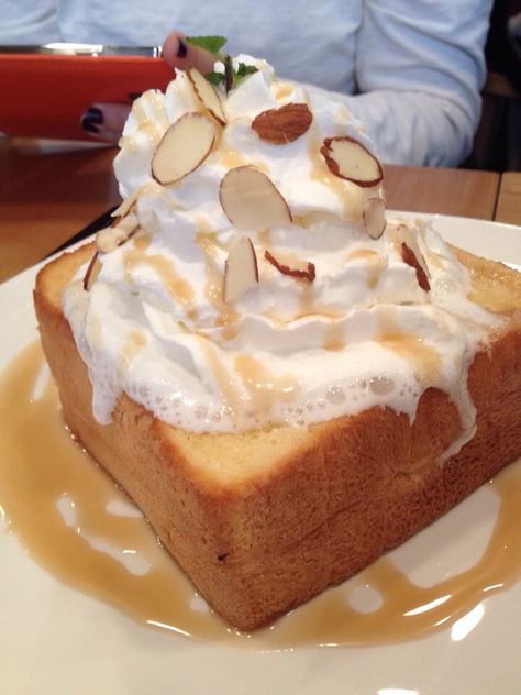 Korean version of Japanese Honey Toast Brick Toast, Perfect French Toast, Japanese Bread, Honey Bread, Honey Toast, Dream Food, Avoid Processed Foods, Desserts Snacks, Butter Bread