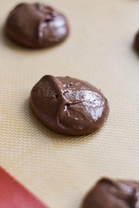 Whoopie Pies From Box Cake, Easy Whoopie Pie, Cake Mix Whoopie Pies, Chocolate Crackle Cookies, Dance Around The Kitchen, Crackle Cookies, Chocolate Crackles, Funfetti Cake Mix, Strawberry Cake Mix