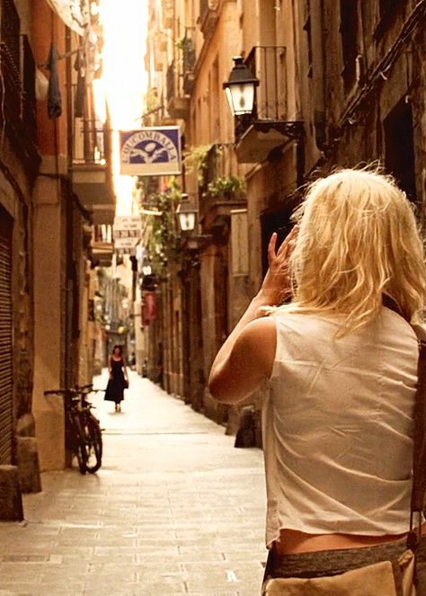 on the streets of Barrio Gotico ... Vicky Cristina Barcelona Vicky Christina Barcelona, Barcelona Aesthetic, Vicky Cristina Barcelona, Wes Anderson Films, Woody Allen, Barcelona Travel, Film Inspiration, The Best Films, About Time Movie