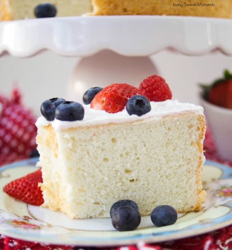 This delicious Sugar Free Angel Food Cake recipe is super easy to make, low carb, and perfect for diabetics. An incredible sugar free dessert. Sugar Free Angel Food Cake Recipe, Sugar Free Angel Food Cake, Sugar Free Cake Recipes, Angel Food Cake Desserts, Angel Food Cake Mix Recipes, Sugar Free Cake, Free Angel, Pot Luck, Baked Donuts