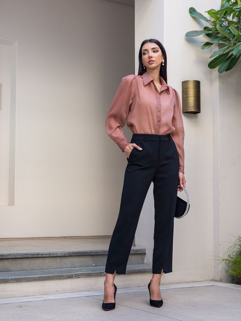 Pink Blouses Outfit, Dusty Pink Blouse, Winter Blouses, Business Professional Outfits, Classy Hairstyles, Corporate Attire, Business Casual Outfits For Work, Ootd Ideas, Women Blouses