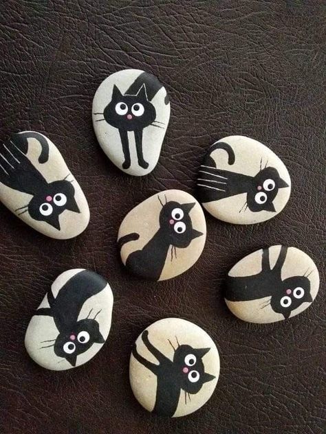 Stone Painting Cat, Cat Painted Rocks, River Stones Crafts, Stone Pictures Pebble Art, Diy Rock Art, Painted Rock Animals, Stone Art Painting, Hand Painted Cat, Painted Rocks Craft