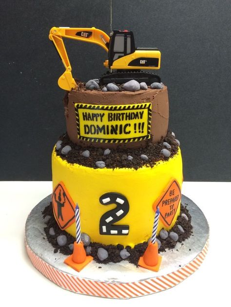 Tortas de cumple Martin Dump Truck Birthday Cake, Construction Party Cakes, Construction Theme Cake, Construction Birthday Cake, Truck Birthday Cakes, Construction Theme Birthday, Construction Theme Birthday Party, Whiskey Cake, Construction Cake