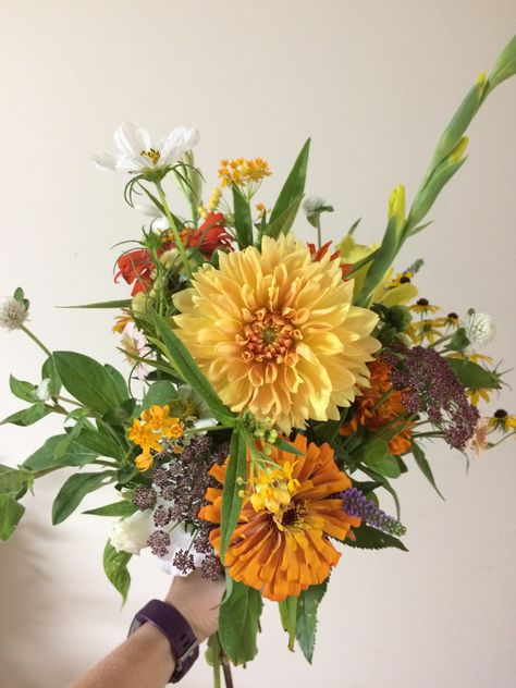 Country Flower Bouquet, Echinacea Bouquet, Harvest Wedding, Flower Recipes, Garden Bouquet, Fall Flower Arrangements, Flower Farmer, Floral Arrangements Wedding, Flower Food