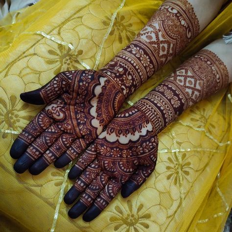 Intricate Mehendi Designs Bridal, Latest Bridal Mehndi Designs Unique, Muslim Bridal Mehndi Designs Unique, Trending Bridal Mehendi Designs, Muslim Bridal Mehndi Designs, Mehndi Design Indian, Bride Henna, Bridal Mehndi Design, Indian Mehndi