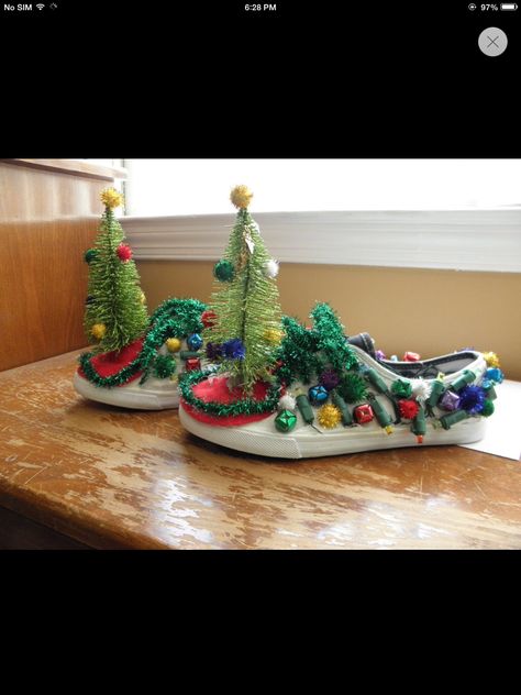 ugly christmas shoe Ugly Shoe Party Ideas, Diy Tacky Christmas Sweater, Diy Christmas Shoes, Christmas Shoes Diy, Homemade Ugly Christmas Sweater, Christmas Party Shoes, Ugly Christmas Sweater Outfit, Diy Christmas Sweater, Christmas Slippers