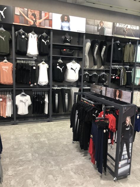 Kids Store Display, Gym Wear Brands, Store Display Design, T-shirt Display, Shoe Store Design, Store Shelves Design, Puma Store, Clothing Store Displays, Clothing Store Interior