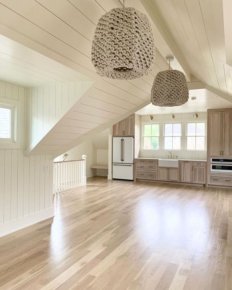 Carriage House Pool House, Carriage House Apartment Interior, Carriage House Above Garage, Garage Guest House Interior, Garage Apartment Ideas Interior, Carriage House Interior, Woodsy House, Carriage House Kitchen, Mil Suite