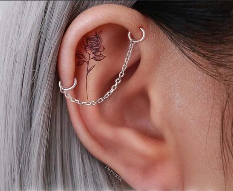 Industrial Piercing Aesthetic, Chain Industrial Piercing, Industrial Piercing Chain, Punk Piercings, Chain Piercing, Ear Piercings Industrial, Industrial Piercing Jewelry, Piercing Inspo, Piercing Jewellery