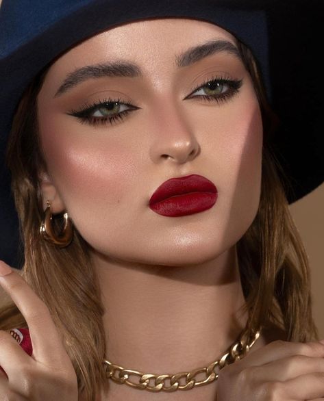 Makeup looks/ makeup ideas/eye makeup/ eye shadow looks/ lips/ lipsticks/ liparts/ hairstyles/ earrings/ red /hat Makeup Bibir, Bold Lipstick Makeup, Red Lipstick Makeup Looks, Red Lips Makeup Look, Light Makeup Looks, Red Lipstick Makeup, Prom Eye Makeup, Fashion Banner, Red Lip Makeup